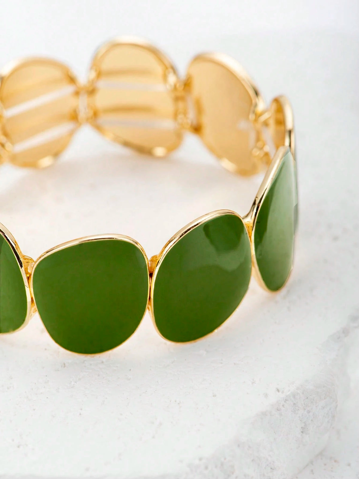 1pc Green Minimalist Elegant Charm Bracelet, Unique Design Luxury Quality Women's Wristband, Suitable For Daily Wear, Gift Accessory