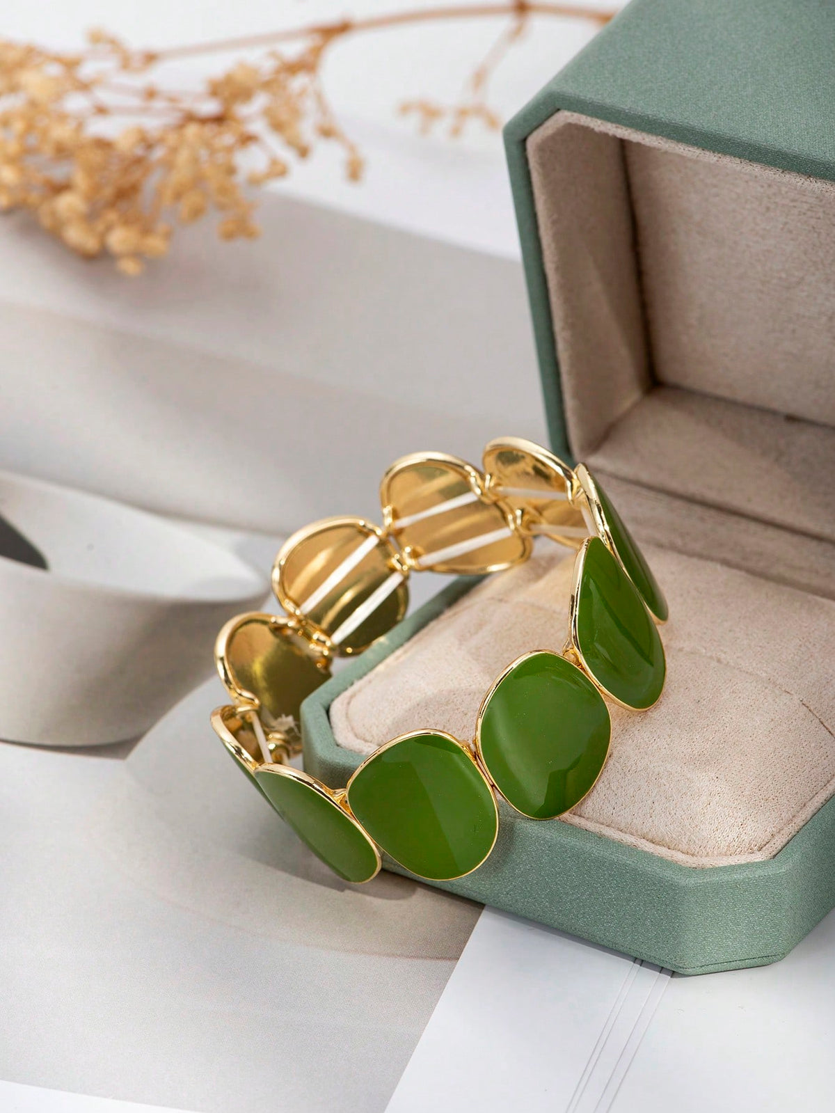 1pc Green Minimalist Elegant Charm Bracelet, Unique Design Luxury Quality Women's Wristband, Suitable For Daily Wear, Gift Accessory