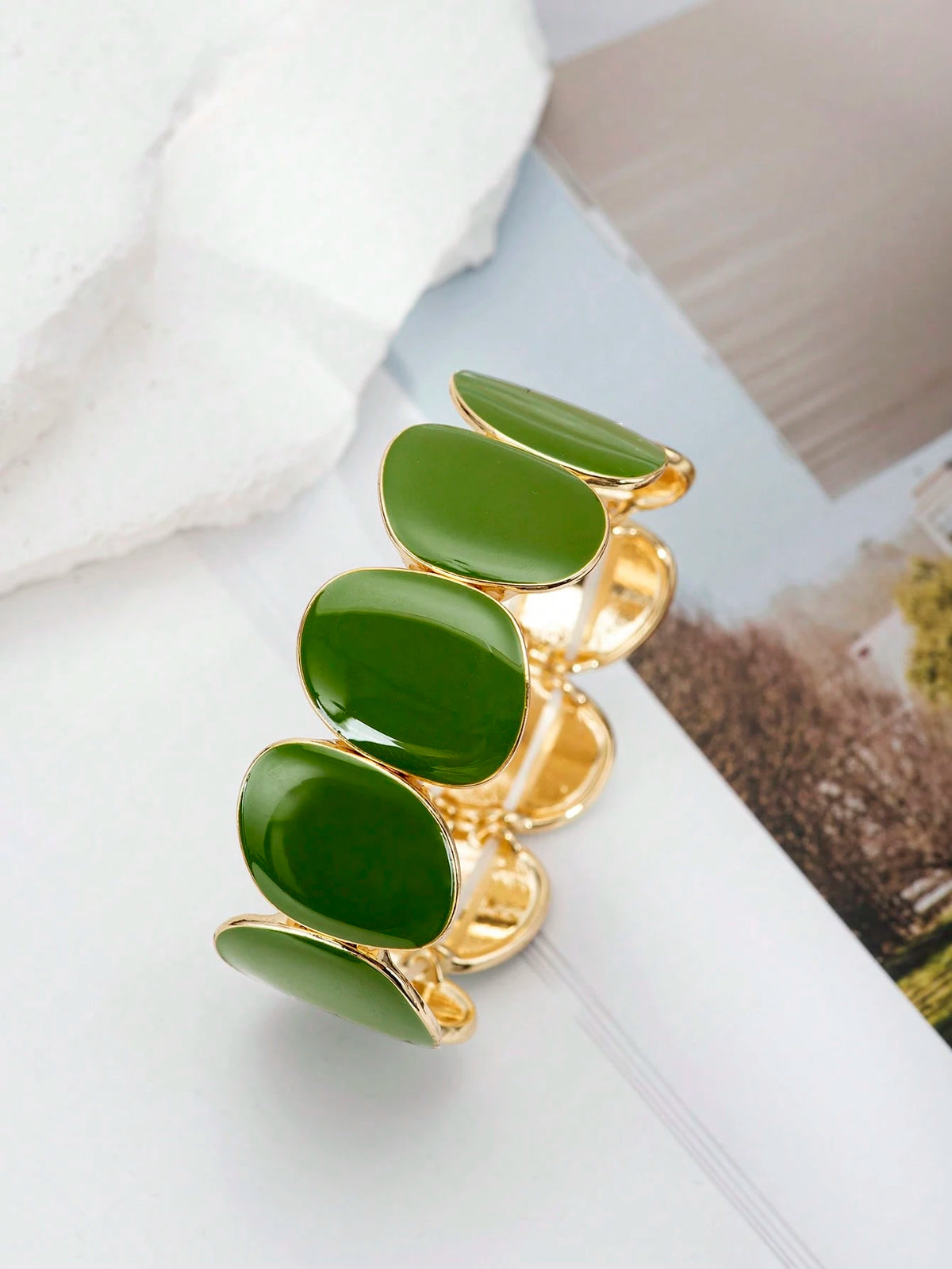 1pc Green Minimalist Elegant Charm Bracelet, Unique Design Luxury Quality Women's Wristband, Suitable For Daily Wear, Gift Accessory