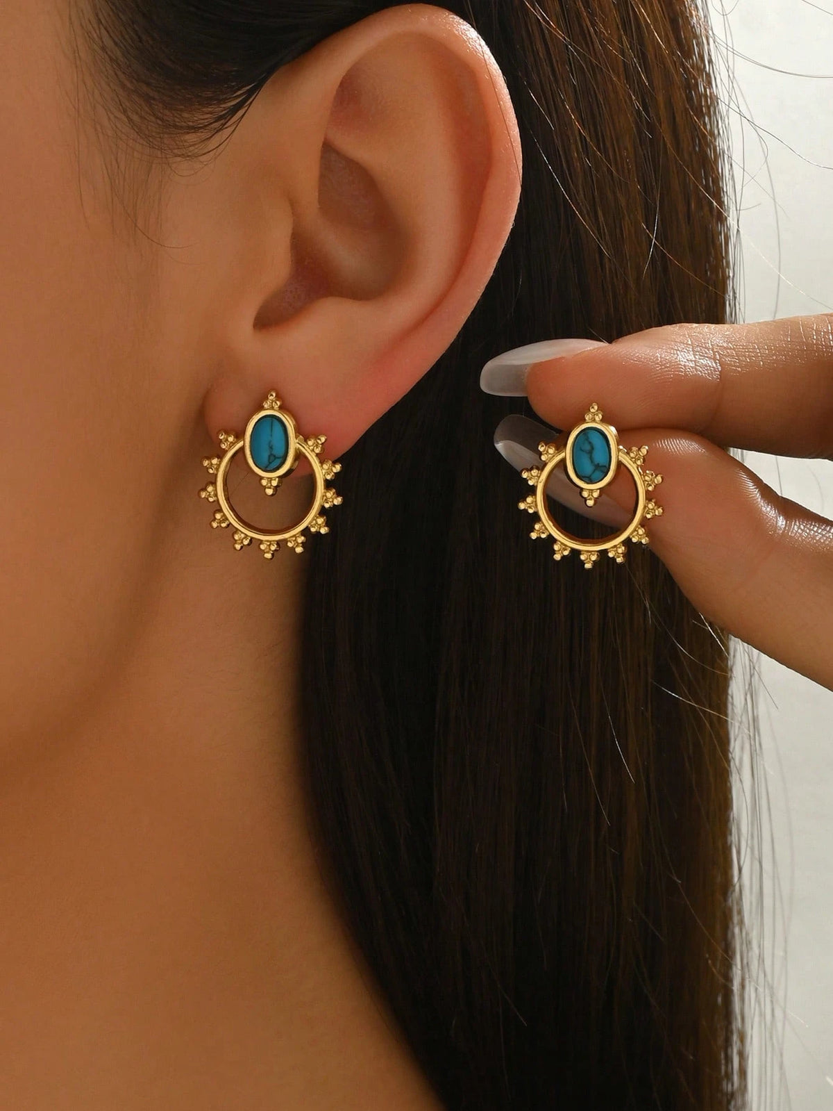 1 Pair Fashionable, Exquisite, And Elegant Hoop Earrings Inlaid With Blue And Green Gemstones, Unique Design With Exotic Charm And Classic Elegance, Suitable For Daily Wear