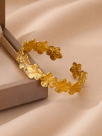 1pc Vintage Floral Bracelet, Women's Gold Stainless Steel Geometric Flower Bracelet, Christmas Accessory, Party Gift, Valentine's Day, Mother's Day Gift