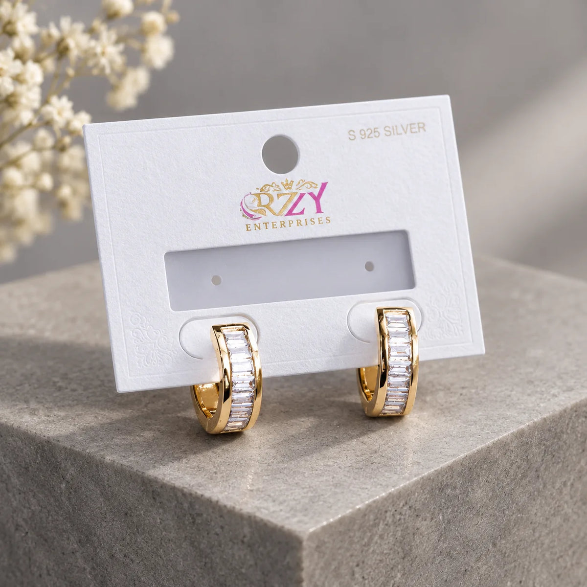 Baguette stone hoops in golden finish