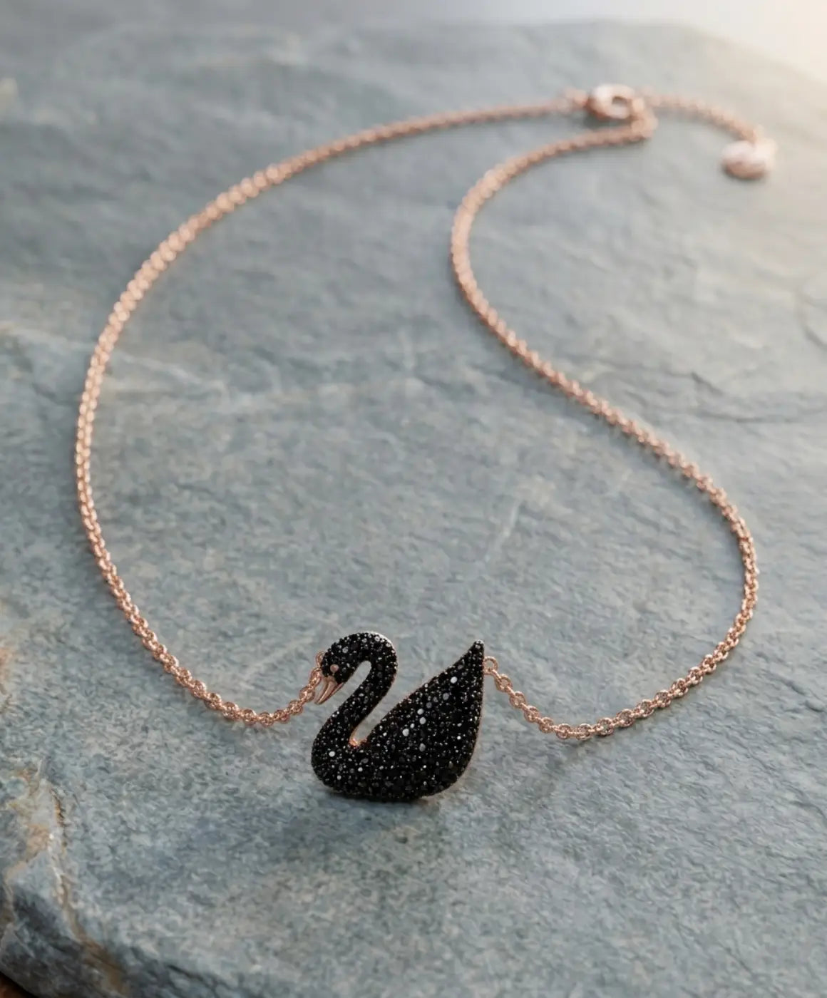Black Swan Pendant Necklace for Women – Sparkling Gold-Tone Chain Jewelry