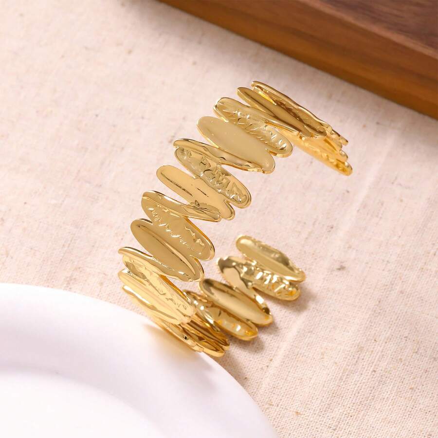 Exaggerated 304 Stainless Steel Women's Bracelet, Asymmetrical Geometric Line Design, Gold Tone Adjustable Size Suitable For All Seasons, Hypoallergenic And Fade-Resistant, Thick Wavy Shape, Suitable For Various Occasions Or As A Gift