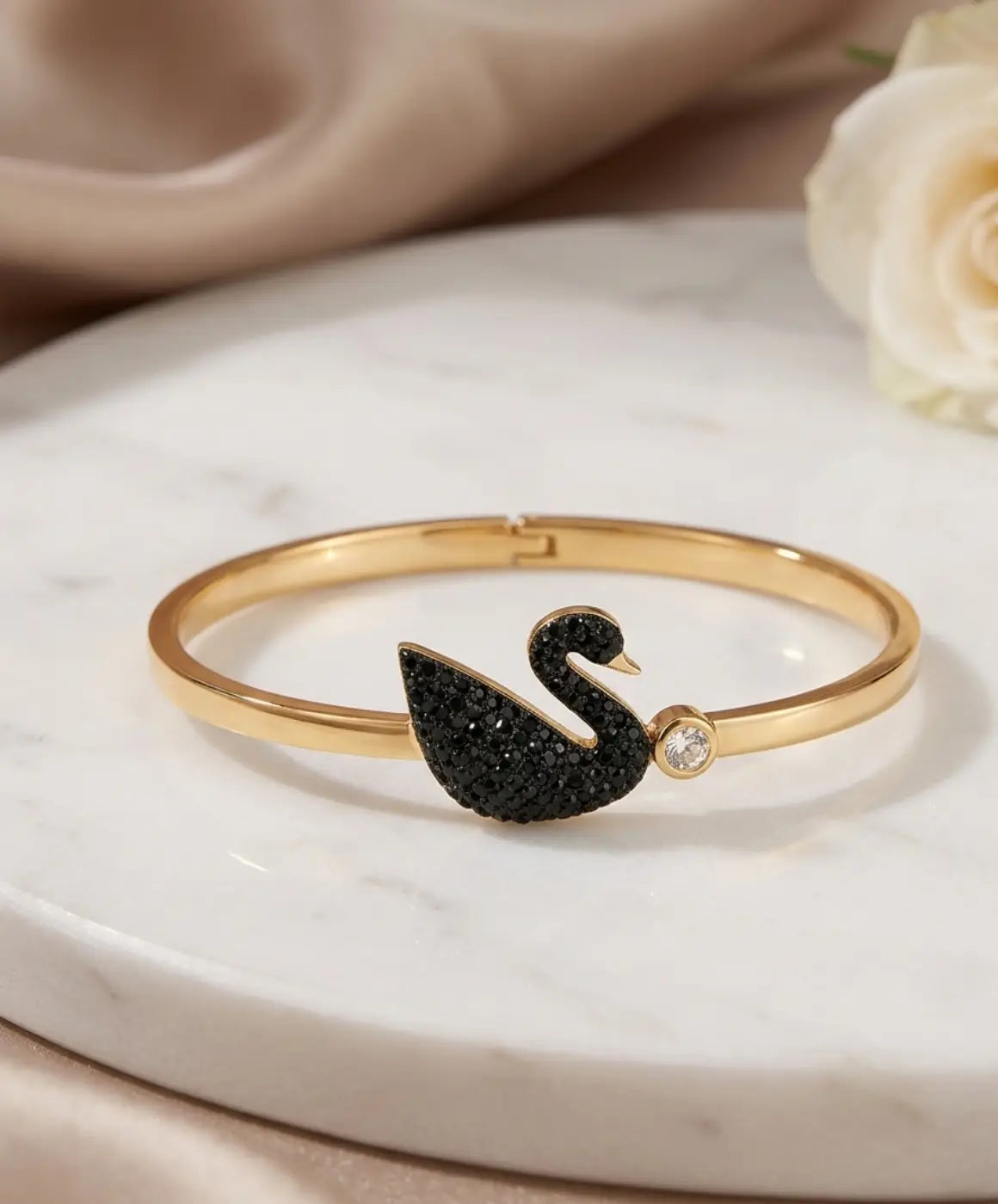 Black Swan Charm Bracelet for Women – Gold-Tone Pearl Detail Jewelry