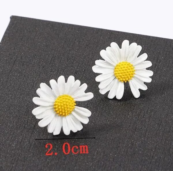 Pure White Color Daisy Butterfly Flower Earrings for Women New Summer Jewelry