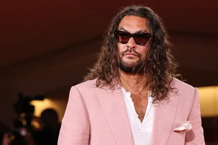 Jason Momoa Pairs His Pink Suit With the Most Unexpected Shoe—and Pedicure