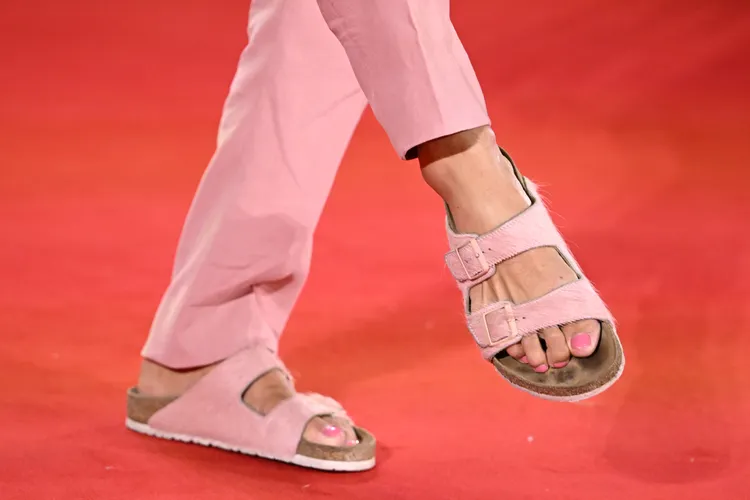 Jason Momoa Pairs His Pink Suit With the Most Unexpected Shoe—and Pedicure
