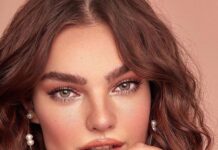 7 Fabulous Makeup Tips for Younger Looking Eyes That Will Mesmerize Everyone 8 Clever Makeup Tricks to Enhance Your Freckles