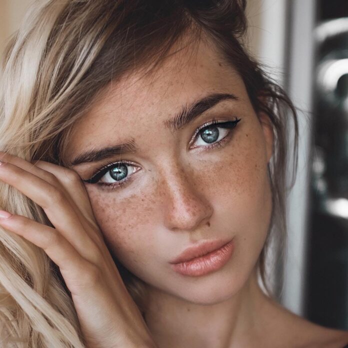 Ways to Make Makeup Last on Oily Skin