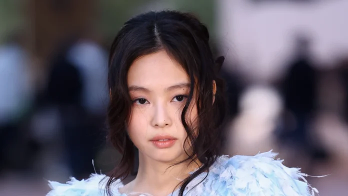 5 Eyebrow Trends to Help Find the Best Shape, Color, & Style for You in 2026