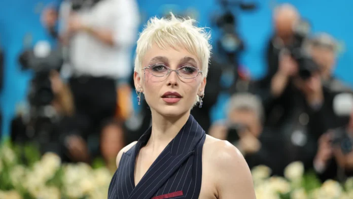 A Textured Crop Might Just Be the Best Haircut for the DIY Trend