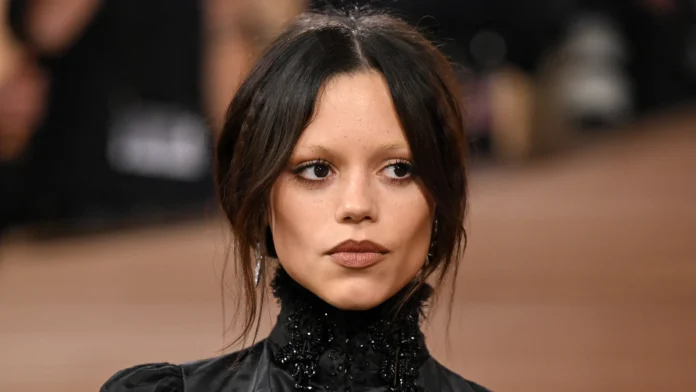 The Soft Grunge Makeup Trend Blends the Best of Both Worlds