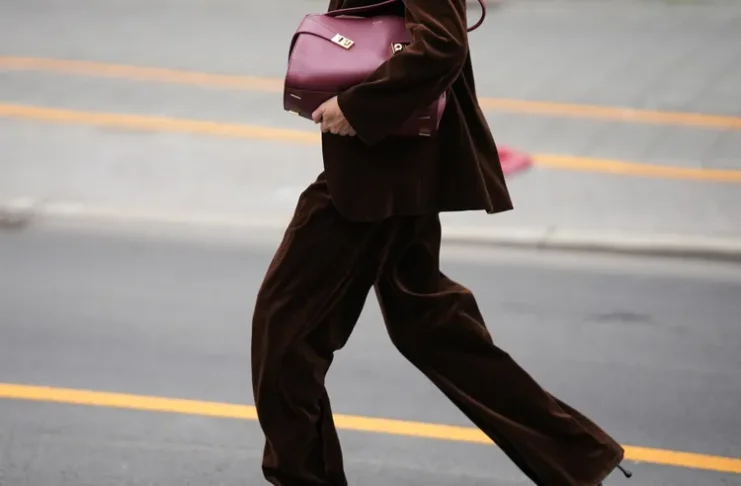 16 Brown Pant Outfit Formulas That Are Anything But Boring