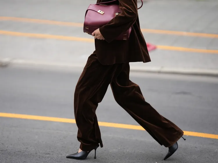 16 Brown Pant Outfit Formulas That Are Anything But Boring
