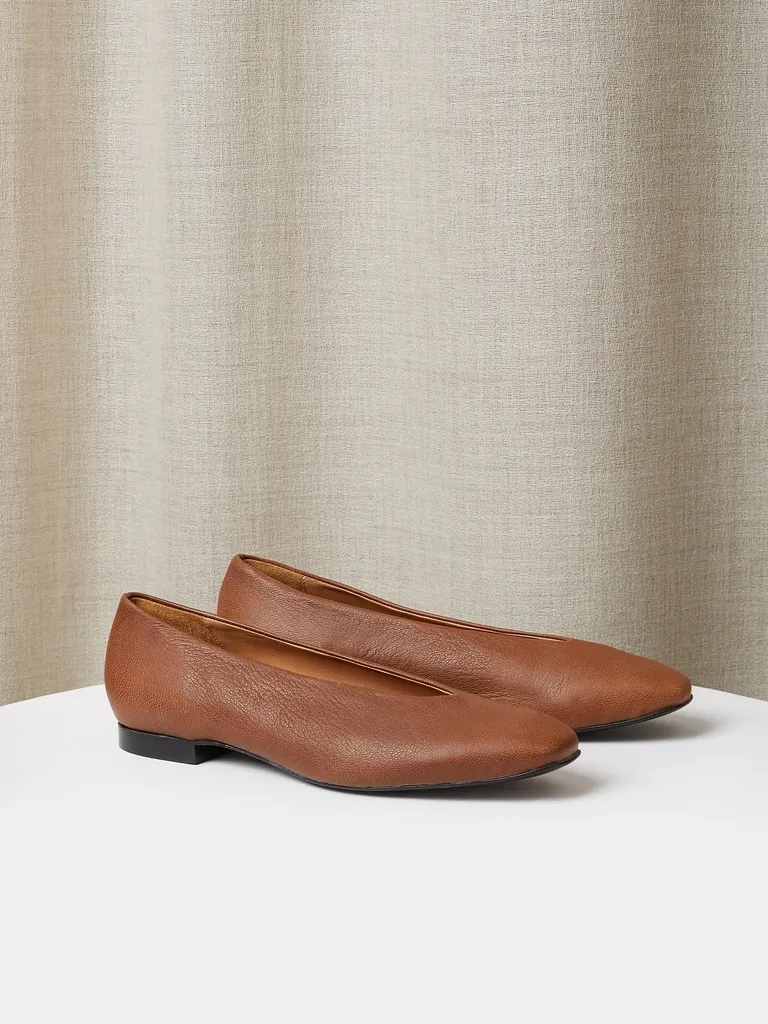 Arthur Sleep
The Amarantos Loafer in Tan Deerskin
