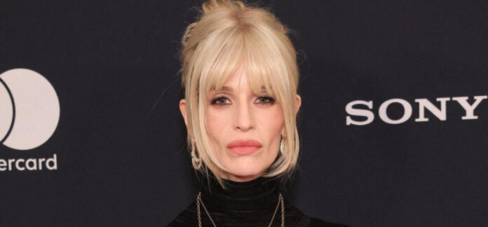 Kelly Osbourne's weight loss raises health concerns as photos of her 'giant' hands go viral