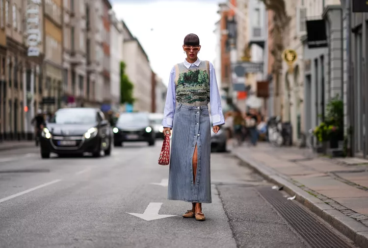 10 Long Denim Skirt Outfit Ideas Straight Out of the '90s