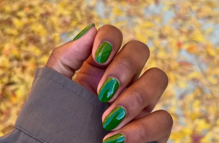 22 Green Nail Ideas for Fall, From Sage Tips to Emerald Cat Eye