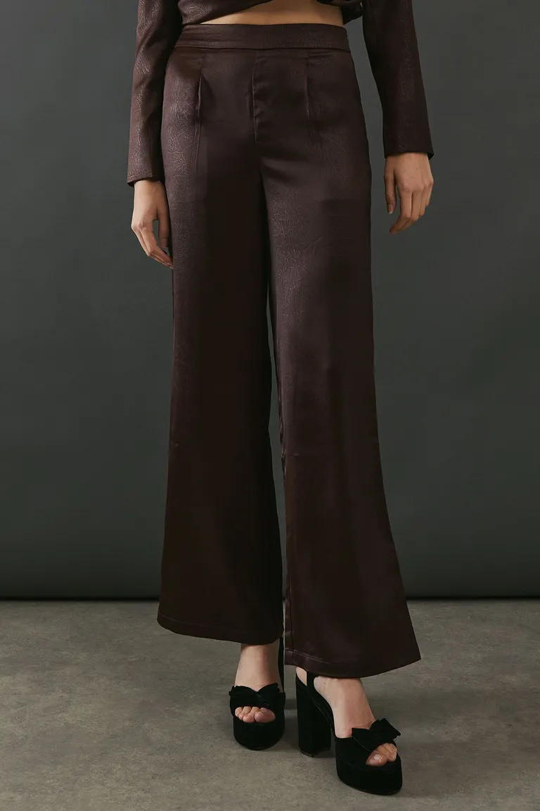 Warehouse
Crackled Satin High Waisted Wide Leg Trouser
