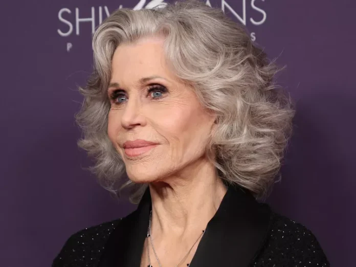 I'm Not Over How Good Jane Fonda Looks at 88, So I'm Buying Her 8 Go-To Products From $8