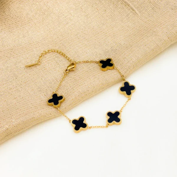 Clover charm bracelet gold