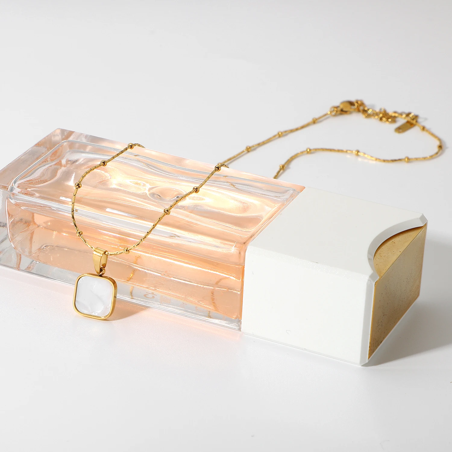 White Stainless Steel Minimalist Square Pendant Choker Necklace for Women Elegant Fashion Jewelry Gift
