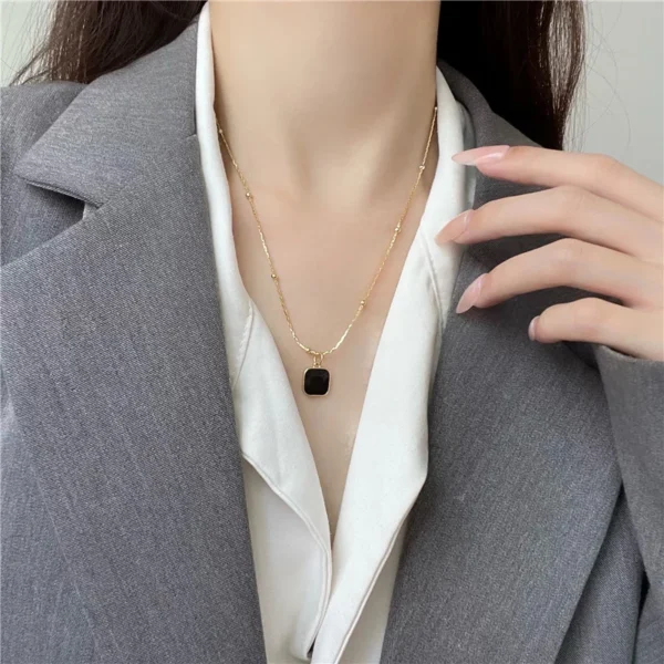 Luxury black choker necklace detailed design