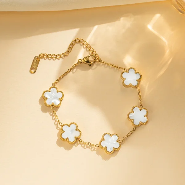 Five leaf clover bracelet design