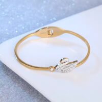 Diamond swan fashion bracelet