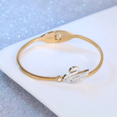 Diamond swan fashion bracelet