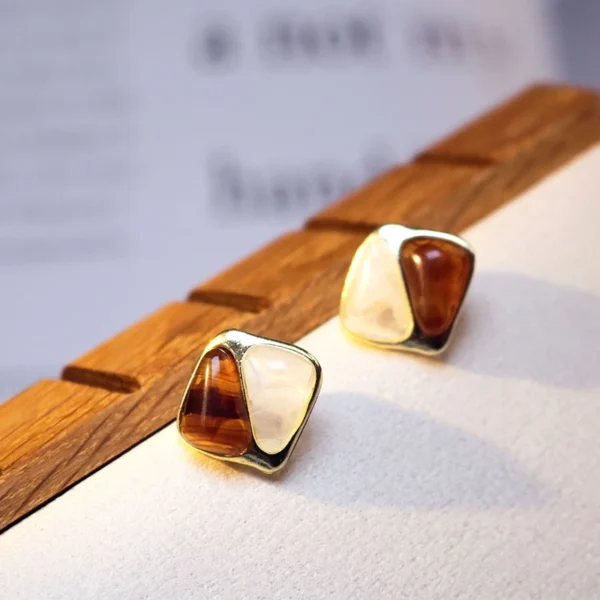 Woman wearing vintage geometric caramel resin stud earrings