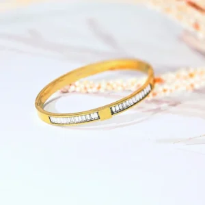 Luxury Fashion Bracelet Bangle with Premium Gold Finish