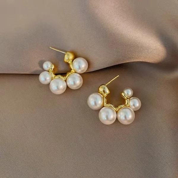 Elegant pearl earrings with metal inlay design for women