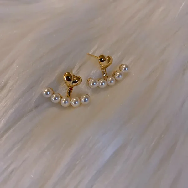 Cute heart shaped pearl earrings for women