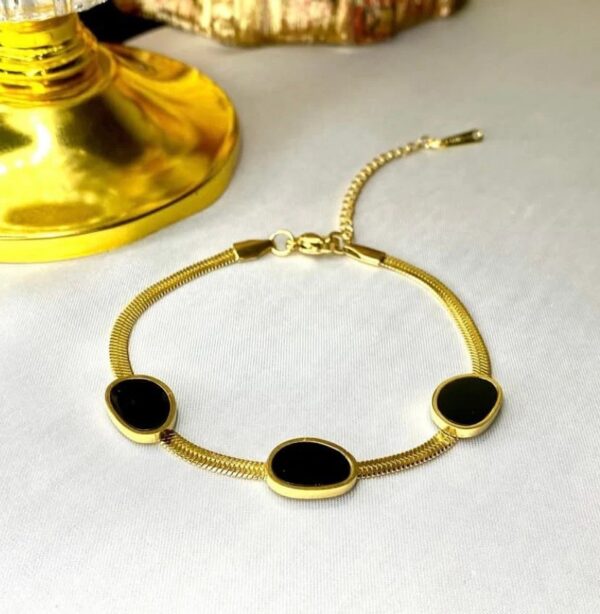 Fashion bracelet shiny stainless steel detail