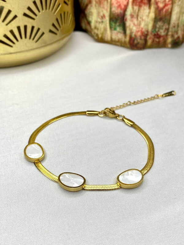 Fashion bracelet shiny stainless steel detail
