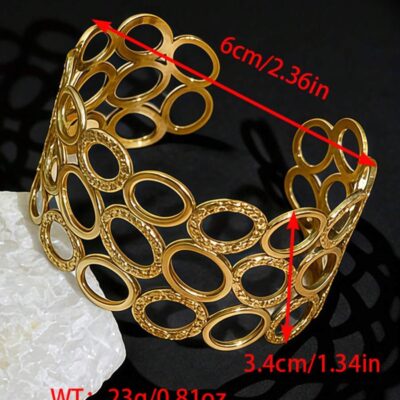 Gold geometric circle bracelet design