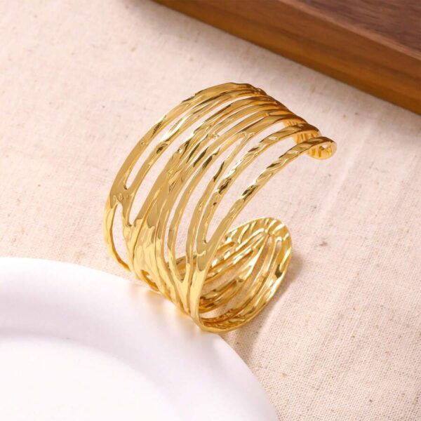 Women's gold open bracelet